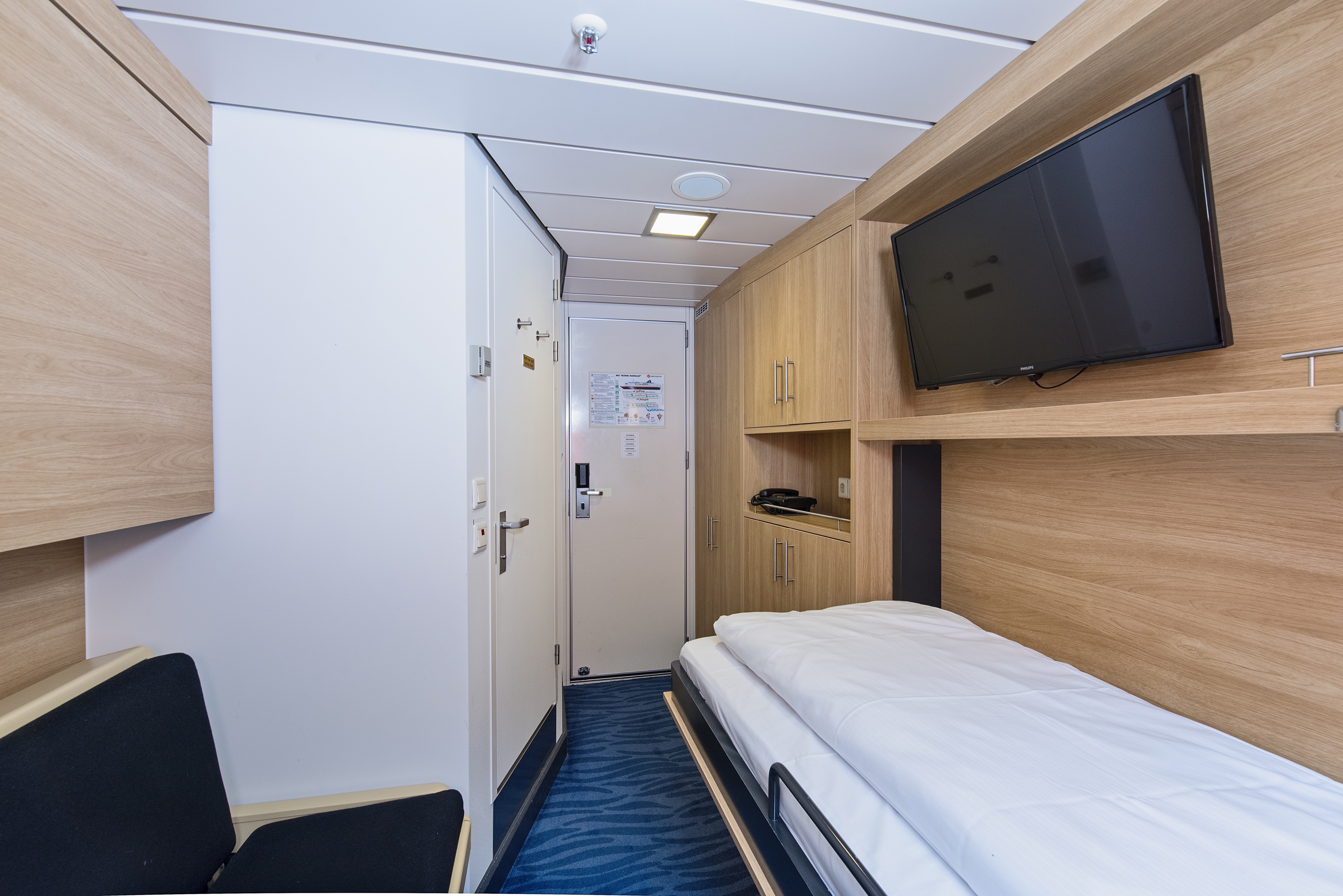Polar Outside | Triple on upper or middle deck with window (restricted view)